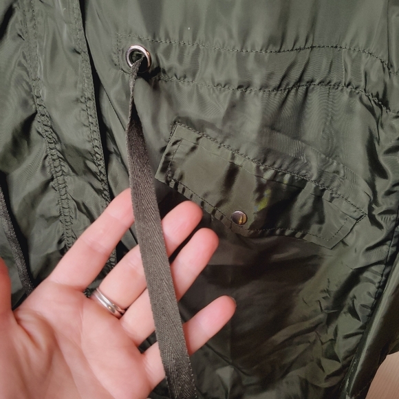 Olive Green Packable Spring jacket windbreaker - Picture 6 of 11